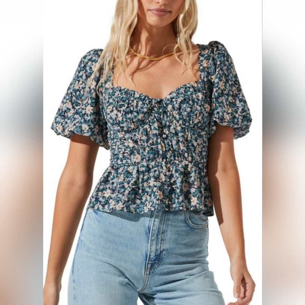ASTR the label Clairemont floral peplum top NWT Small